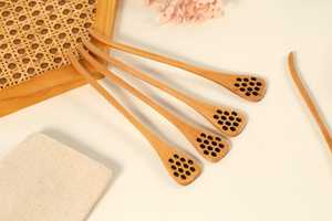 Bâtonnet à miel en bois fait main gravé avec un nom, distributeur de miel en bois naturel, ustensile de cuisine - Product Image 4