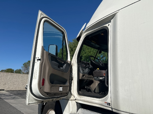 Camión Freightliner Cascadia 12564ST 2019 Usado en Buenas Condiciones con Transmisión Automática y 185,964 millas - Product Image 4