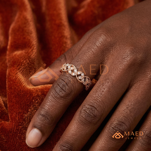 แหวนมอสซาไนต์ชุบทองคำขาว 18K สไตล์คลาสสิก ลายดอกไม้แบบวินเทจ สำหรับผู้หญิง ประดับเพชรแล็บระยิบระยับ เหมาะสำหรับเป็นแหวนแต่งงาน - Product Image 4