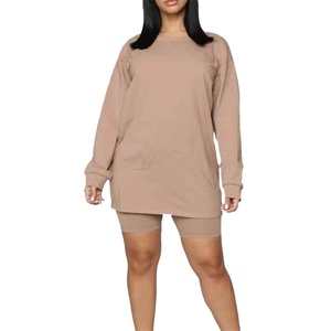 ชุดเซ็ตเสื้อยืดแขนยาวโอเวอร์ไซส์คู่กับกางเกงขาสั้นคุณภาพสูงสำหรับผู้หญิง สวมใส่สบายๆ ในช่วงฤดูร้อน - Product Image 1