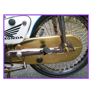 El impresionante color dorado mejora los accesorios del motor mediante un revestimiento PVD que los hace más duraderos. - Product Image 1