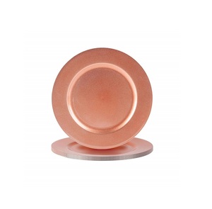 Assiette de présentation ronde en métal martelé doré, couleur unie, design minimaliste poli, vaisselle durable - Product Image 2