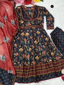 NUEVAS COLECCIONES FESTIVAS EXCLUSIVAS, SALWAR KAMEEZ DE SEDA PREMIUM con DUPATTA, con Estampado en Relieve, para Fiestas Formales, para Mujer - Product Image 3