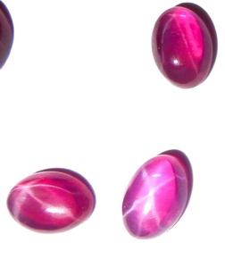 Rubis étoilé transparent ovale 5x7 mm 1 carat, cabochon poli créé en laboratoire avec effet étoile à 6 branches pour la fabrication de bijoux - Product Image 6