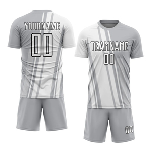 Les ensembles de football en sublimation à marque privée sont fabriqués avec des tissus de haute qualité provenant d'un expert mondial en matière d'approvisionnement pour la vente en gros. - Product Image 3