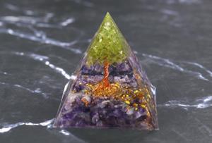 Pirámide de Cristal Orgónico Reki Healing con Diseños Personalizados, Alambre de Cobre y Múltiples Cristales para Energía Curativa, Hecho a Mano, Moderno, para el Hogar - Product Image 2