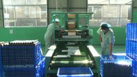 Machine automatique de rembobinage de film étirable et de découpe de rouleaux de papier aluminium