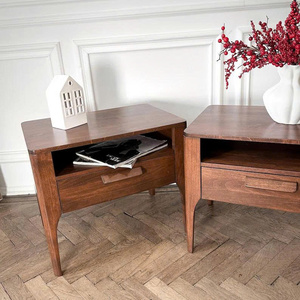 Mesita de Noche Moderna de Madera de Nogal Macizo Hecha a Mano con Cajón y Estante Abierto, Estilo Mid-Century, Mueble para el Hogar - Product Image 2