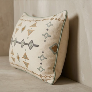 Coussin décoratif à motifs géométriques vert grisâtre, terre cuite et crème, brodé, pour fauteuil de salon. 50x35 CM - Product Image 3