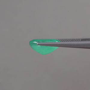 Esmeralda Natural Verde Certificada por IGI, Venta al por Mayor, 5.2 Quilates, Corte Ovalado 13x9mm, Excelente Calidad, Encerado/Aceitado Ligero de Primera Calidad - Product Image 2