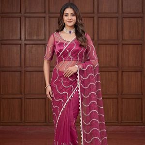 Sari en résille de créateur pour soirée, orné de perles, de paillettes et de broderies de perles, avec un chemisier en résille non cousu pour femme - Product Image 3