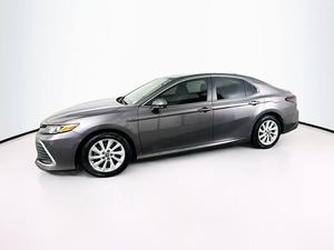 Toyota Camry LE FWD 2022 d'occasion comme neuve - Product Image 2