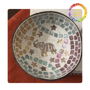 Bol en noix de coco vietnamien fait main avec incrustation florale pour la décoration de spa, l'aménagement de restaurants et les cadeaux - Product Image 6