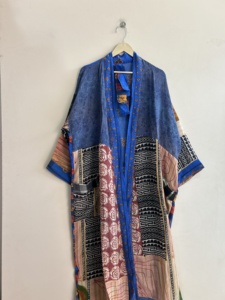 Kimono vintage bohemio de crepé de seda para mujer, bata de noche reciclada. - Product Image 6