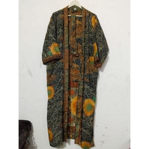 ชุดคลุมกิโมโนคุณภาพสูง ผ้าไหมแท้ 100% ลายดอกไม้หรูหรา คอวี ระบายอากาศได้ดี นุ่มสบาย เหมาะสำหรับฤดูใบไม้ผลิ  สามารถปรับแต่งสีและโลโก้ได้ - Product Image 6