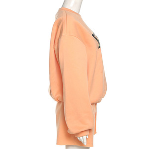 Ensemble décontracté 2 pièces pour femme avec logo personnalisé, en polyester/coton écologique et respirant, idéal pour l'entraînement et la détente, comprenant un haut uni et un short. - Product Image 5