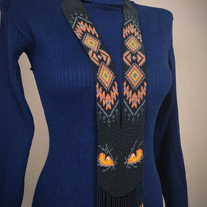 สร้อยคอประดับลูกปัดสีดำสุดฮิต "ดวงตาหมาป่า" งานแฮนด์เมดลายชนเผ่ารูปทรงเรขาคณิต เครื่องประดับยูเครนลึกลับ เหมาะสำหรับเป็นของขวัญ - Product Image 1