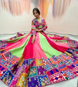 Ensemble Lehenga Choli indien traditionnel avec dupatta brodé, en coton, longueur au sol, tenue de mariage pour femme, coupe ample, multicolore - Product Image 3