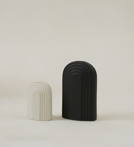 Jarrón de Porcelana Art Deco para Mesa, Acabado Mate, Hecho a Mano, Ecológico, Base Antideslizante, Orificio de Drenaje, Retiene el Agua, Resistente a los Arañazos - Product Image 1