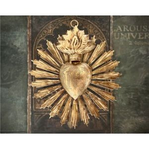 Ornements muraux Ex Voto Cœur Flammant en métal doré, Cœur Sacré, Décoration catholique pour la maison, Grossiste Fabricant - Product Image 1