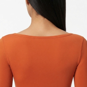 Ensemble de vêtements de sport pour femmes, tenue de fitness et yoga, nouveau style 2026, col rond, short et haut à col rond - Product Image 6