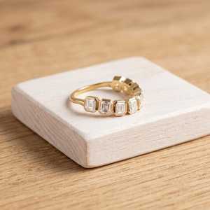 แหวนเพชรทรง Asscher ทันสมัย 1.35 กะรัต ทองคำแท้ 10k 14k 18k วงแหวนนิรันดร์ ขอบเพชรแบบ Bezel Setting สี E ความใส VVS เครื่องประดับชั้นดี - Product Image 4