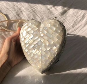 Bolso de mano de madera con incrustaciones de nácar – Diseño artesanal – Elegante bolso de noche para novias y fiestas – Logotipo personalizado - Product Image 4