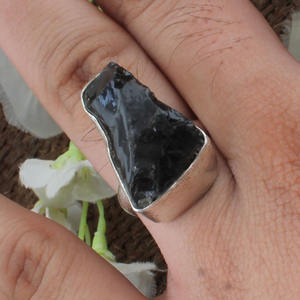 Bague Solitaire Classique Bohème Faite à la Main en Argent Sterling 925 avec Sertissage Bezel et Pierre Fumée, Certifiée Jaipur, Unisexe - Product Image 1