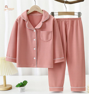 Ensemble de pyjama côtelé à manches longues pour filles avec bordure blanche et fermeture boutonnée sur le devant - Product Image 1