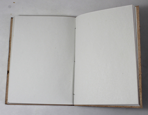 Carnet en papier de coton recyclé fait main, couverture souple de haute qualité, entièrement recouvert de cuir, avec design en relief. - Product Image 4