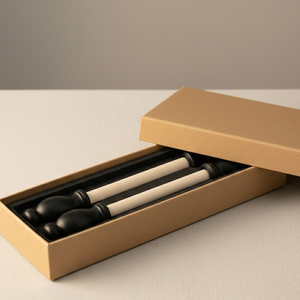 Tiges de défilement en bois faites à la main avec embouts en acacia |   Élégantes bâtonnets de défilement pour invitations de mariage et annonces d'événements - Product Image 4