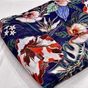 Tela estampada premium para ropa de mujer, prendas de diseñador, colección boutique y línea textil moderna para moda. - Product Image 2