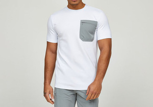 T-shirt à manches courtes pour homme avec poche grise, coupe classique, col rond, en jersey de coton tricoté décontracté - Product Image 2