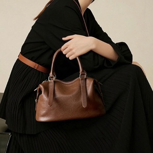 Sac fourre-tout vintage pour femme en cuir véritable, haute qualité, fermeture éclair ouverte, couleurs personnalisables, doublure en toile, utilisation quotidienne et voyage - Product Image 4