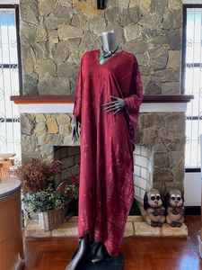 Vestido Kaftán Bohemio Shibori Color Vino Tinto, Talla Grande, de Rayón, para Playa - Product Image 4