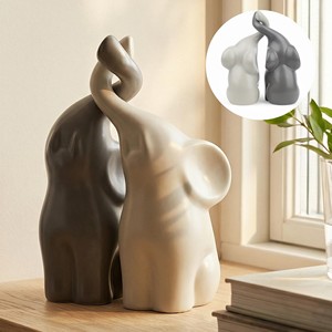 Figurine d'éléphant en bois de Sheesham sculptée à la main, traditionnelle et écologique, par Aqdus Saleem |   Vente en gros Moradabad |   Brun naturel - Product Image 2