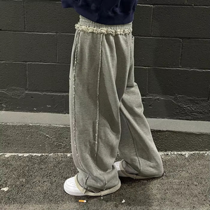 Pantalones Deportivos Holgados para Hombre, Cintura Elástica Ancha, Bajo con Borde Crudo, Parches Bordados, Estilo Jogger - Product Image 1