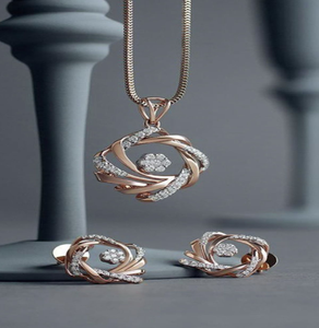 Delicado collar de flores de diamantes en cascada, disponible a precios de mayorista. Esta pieza ofrece una estética elegante y fluida. - Product Image 4