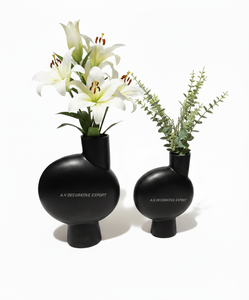 Vase décoratif moderne en aluminium noir mat, fait main, écologique, pour la maison, l'hôtel, le bureau, décoration intérieure contemporaine - Product Image 1