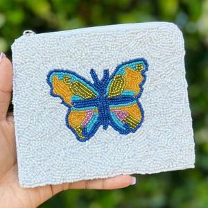 Monedero de mariposa con cuentas hecho a mano, forma personalizada, bordado textil, arte artesanal coleccionable, para mujer y niña, con cremallera, para fiesta - Product Image 1