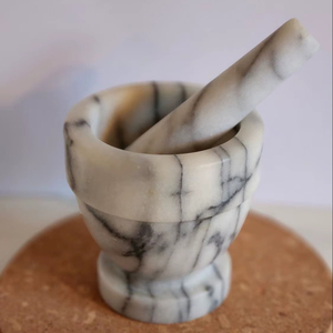 Mortero y pilón de mármol de gran capacidad para moler especias y hierbas a granel y preparar recetas tradicionales fácilmente - Product Image 1