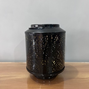 Farol de Hierro de Diseño Artesanal L649, Decoración para el Hogar, Acabado Negro, 5X5X6.25 Pulgadas, de Uttar Pradesh - Product Image 2