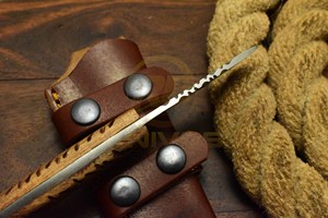 Cuchillo de Caza y Camping de Hoja Fija Hecho a Mano con Acero al Carbono, Mango de Madera Natural, Espiga Completa, Funda de Cuero para Exteriores, 3 Años de Garantía - Product Image 5