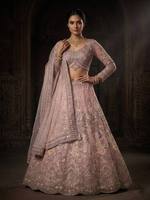 Robe de mariée maxi brodée, style Lehenga, tendance pakistanaise, avec un magnifique motif floral