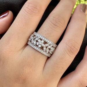 Anillo de Moissanita de Corte Redondo Estilo Antiguo con Diseño Floral, Plata 925 Original, Regalo Ideal para Aniversario, Fiesta u Ocasión Especial para Ella - Product Image 4