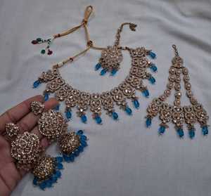 ชุดสร้อยคอเมเฮนดีแบบอินเดียดั้งเดิม พร้อมมงกุฎติกก้าและพัสซา เหมาะสำหรับงานแต่งงานและงานเฉลิมฉลองต่างๆ - Product Image 6