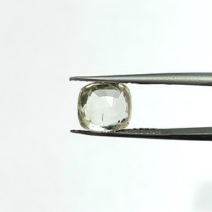 พลอยแซฟไฟร์สีเหลืองทรงคุชชั่นธรรมชาติ 6.07 กะรัต จากศรีลังกา สำหรับทำเครื่องประดับและแหวน YCIH-157 - Product Image 3