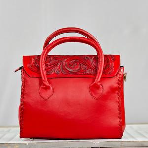 Bolso de Mano de Cuero Rojo de Lujo con Estampado Floral, Cierre de Cremallera, Diseño Duradero - Product Image 3
