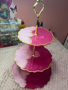 Soporte para Pastel de Resina Hecho a Mano con Acabado Moderno y Lujoso para Fiestas por madiha art and crafts - Product Image 6