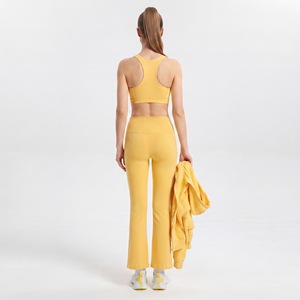 Ensemble de yoga 3 pièces pour femme en polyester, comprenant une veste à capuche coupe ajustée, un legging évasé et un soutien-gorge de sport dos nageur à capuche. Vente en gros. - Product Image 6